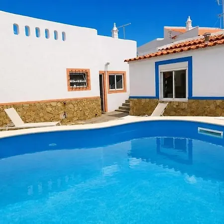 Viila Fernandes With Pool In Pêra