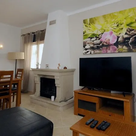 Viila Fernandes With Pool In Willa
