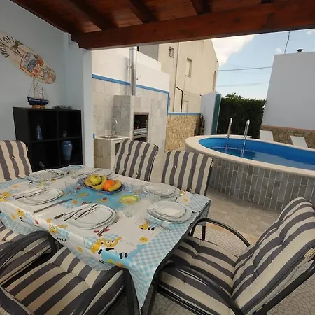 Willa Viila Fernandes With Pool In Pêra